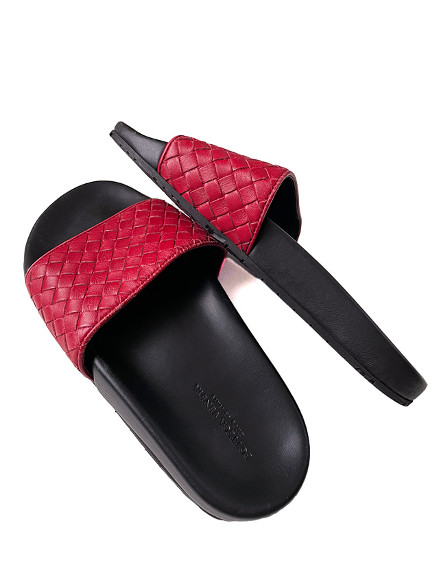 BOTTEGA VENETA イントレチャート スライドサンダル ルージュレッド