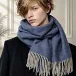LANEROSSI ラネロッシ ブルー ウールストール 着用イメージ